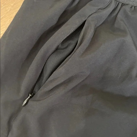 alo Women’s Match Point Short - Picture 5 of 9